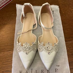 Kailee P. Bella Ivory Satin Embellished Pointed toe Flats size 8.5